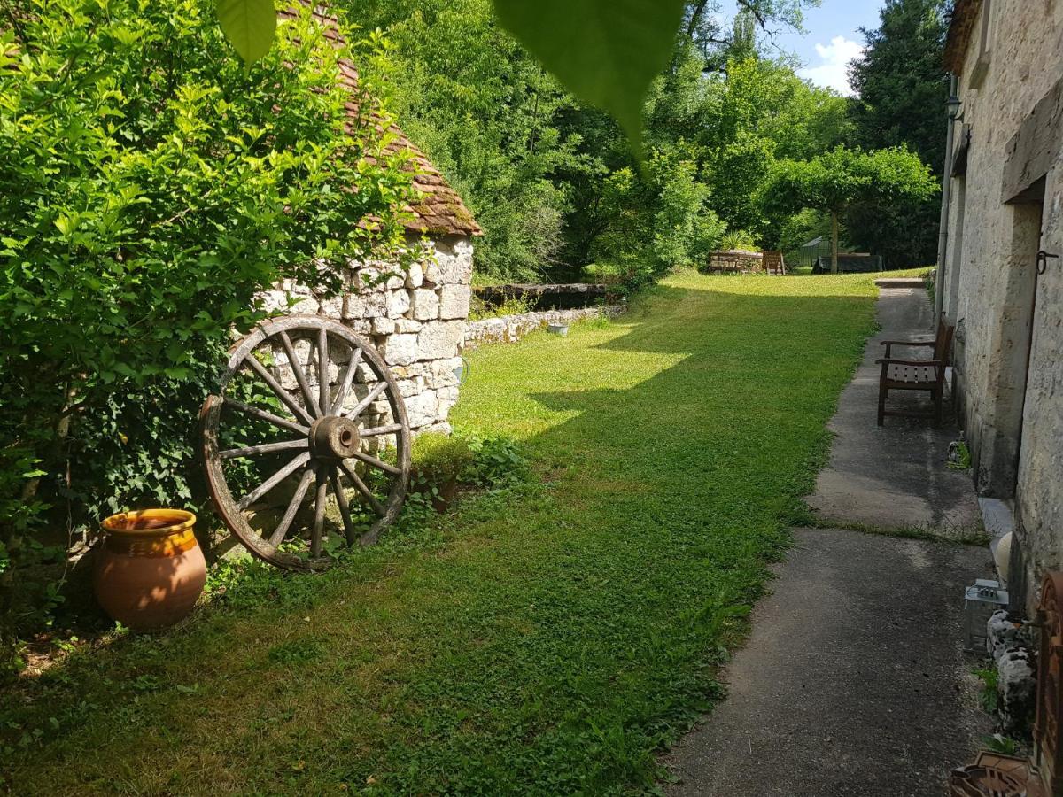 Le Moulin De Jules Et Akasha Bed & Breakfast Murat Eksteriør bilde