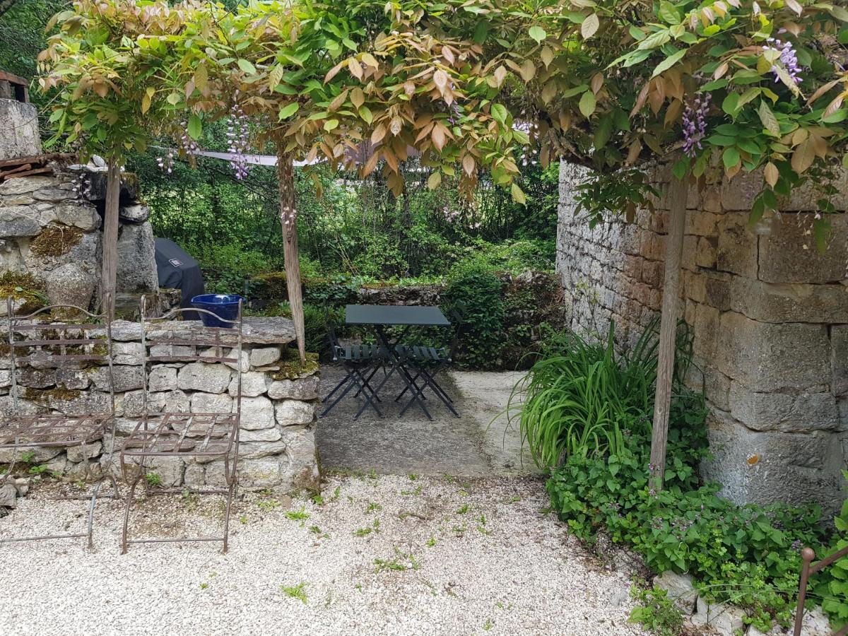 Le Moulin De Jules Et Akasha Bed & Breakfast Murat Eksteriør bilde